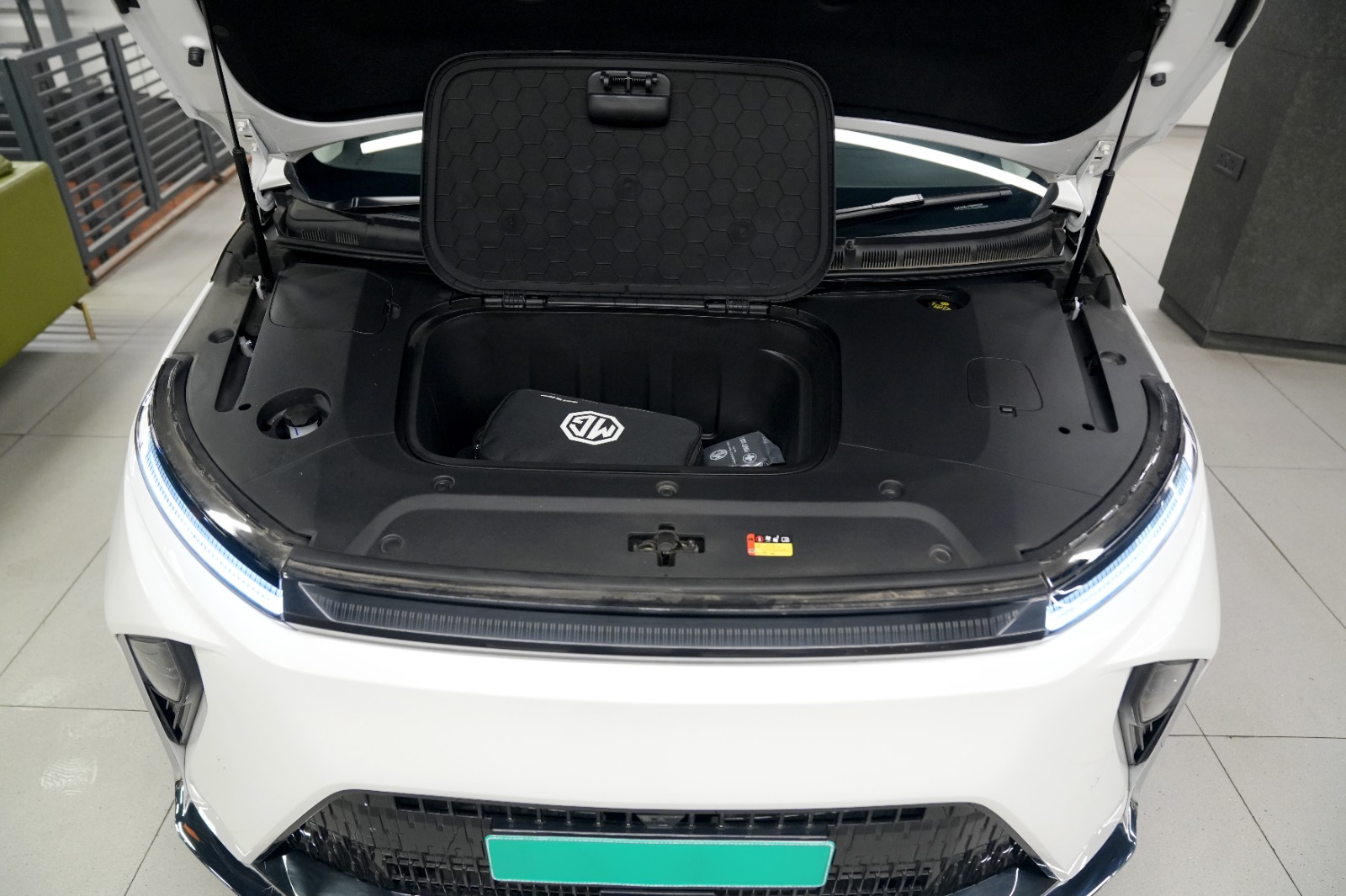 MG M9 EV Presidential Limo